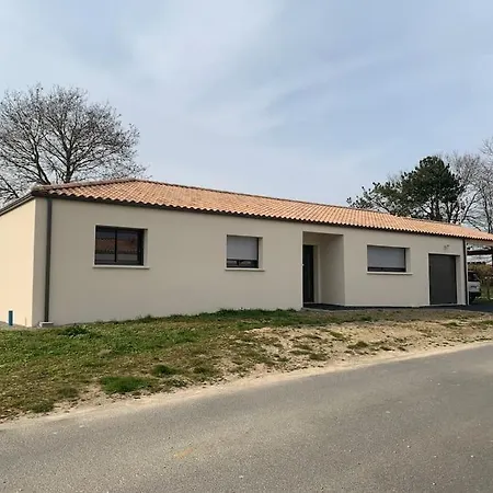 Holiday home Emplacement Ideal Maison Neuve Proche De Toutes Commodites Entre La Et Le Puydufou