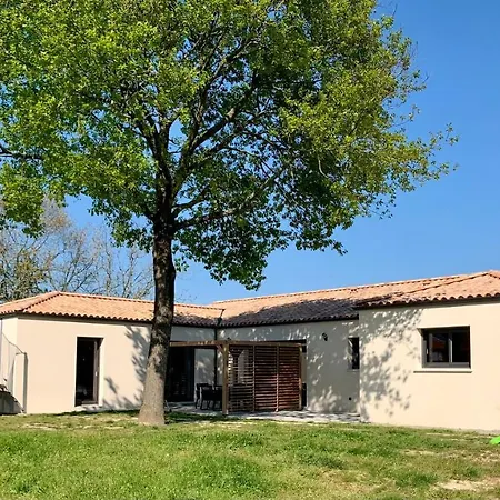 Emplacement Ideal Maison Neuve Proche De Toutes Commodites Entre La Et Le Puydufou Holiday home La Roche-sur-Yon